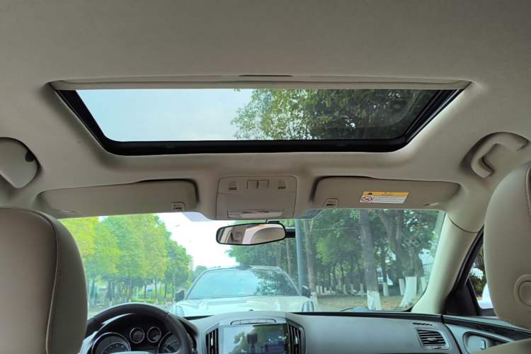 Used Buick Regal 2015 2.0L Leading Fashion Edition Headliner