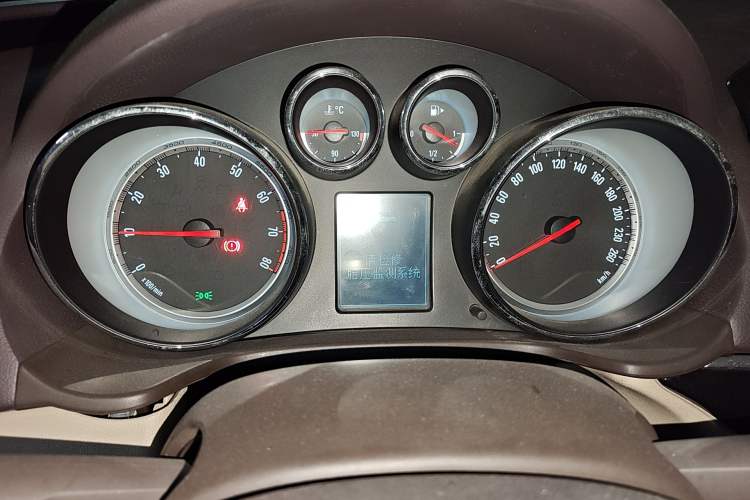 Used Buick Regal 2015 2.0L Leading Fashion Edition Instrument Cluster
