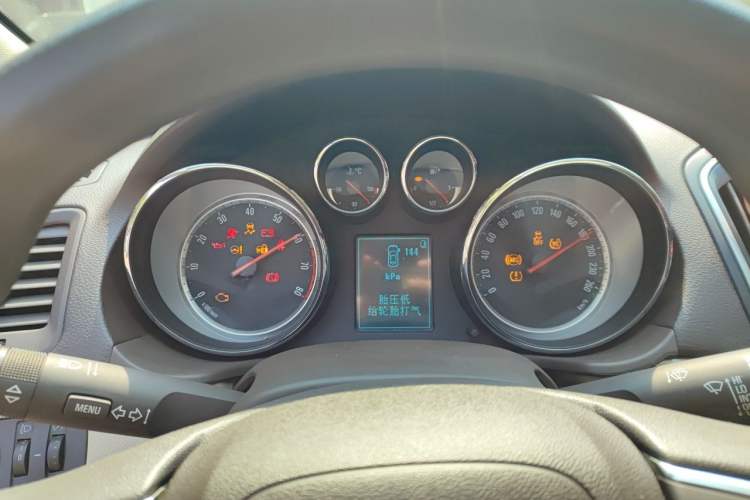 Used Buick Regal 2015 2.0L Leading Fashion Edition Instrument Cluster