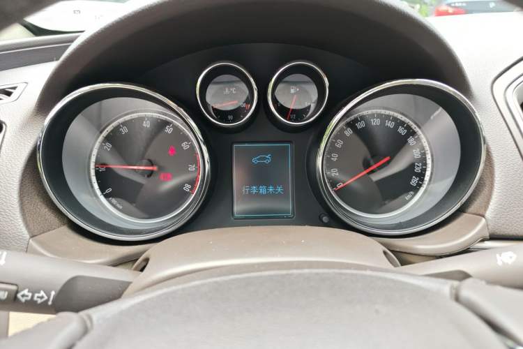 Used Buick Regal 2015 2.0L Leading Fashion Edition Instrument Cluster