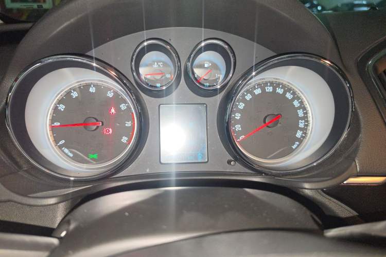 Used Buick Regal 2015 1.6T Leading Technology Model Instrument Cluster