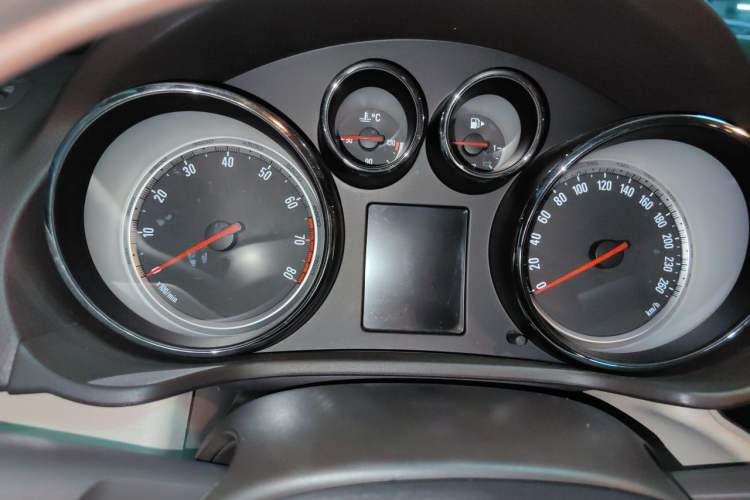Used Buick Regal 2015 2.0L Leading Fashion Edition Instrument Cluster