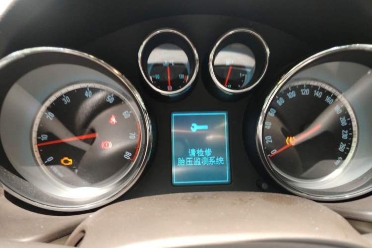 Used Buick Regal 2015 2.0L Leading Fashion Edition Instrument Cluster