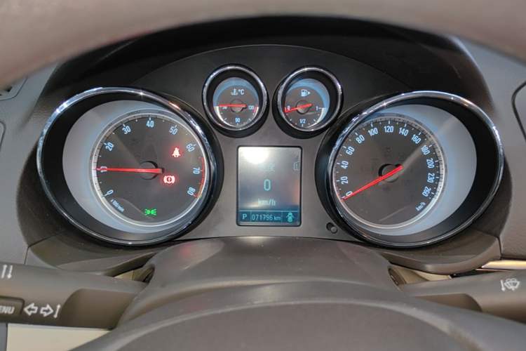Used Buick Regal 2015 2.0L Leading Fashion Edition Instrument Cluster