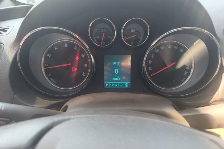 Used Buick Regal 2015 2.0L Leading Fashion Edition Instrument Cluster