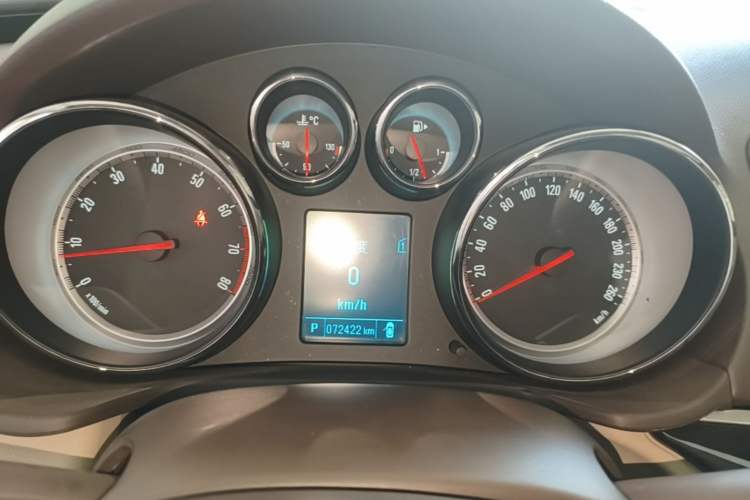 Used Buick Regal 2015 2.0L Leading Fashion Edition Instrument Cluster