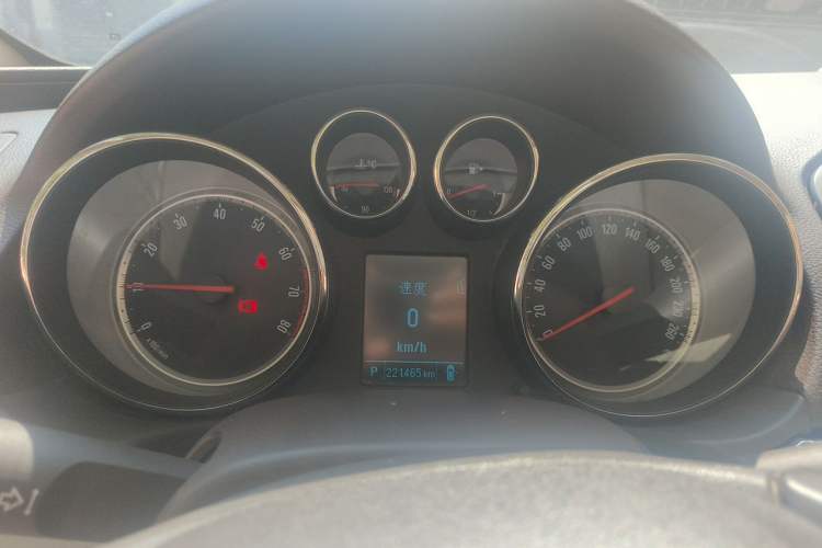 Used Buick Regal 2015 2.0L Leading Fashion Edition Instrument Cluster