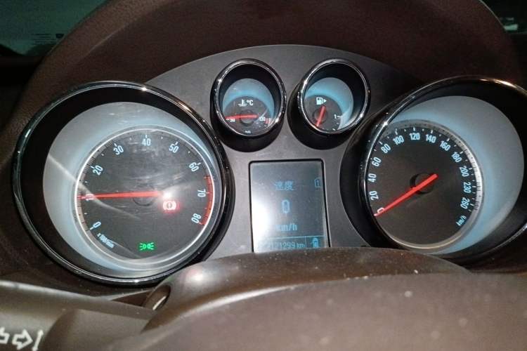 Used Buick Regal 2015 2.0L Leading Fashion Edition Instrument Cluster