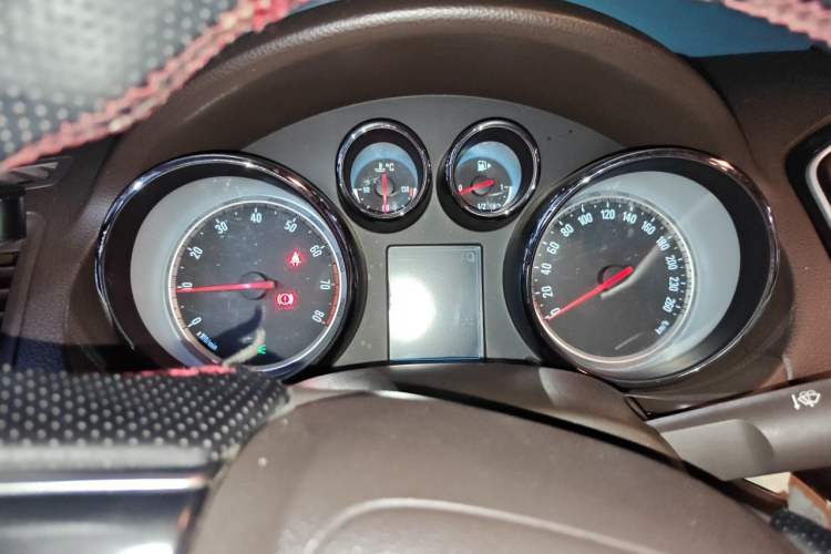 Used Buick Regal 2015 2.0L Leading Fashion Edition Instrument Cluster