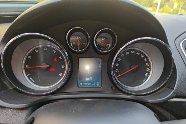 Used Buick Regal 2015 1.6T Leading Technology Model Instrument Cluster