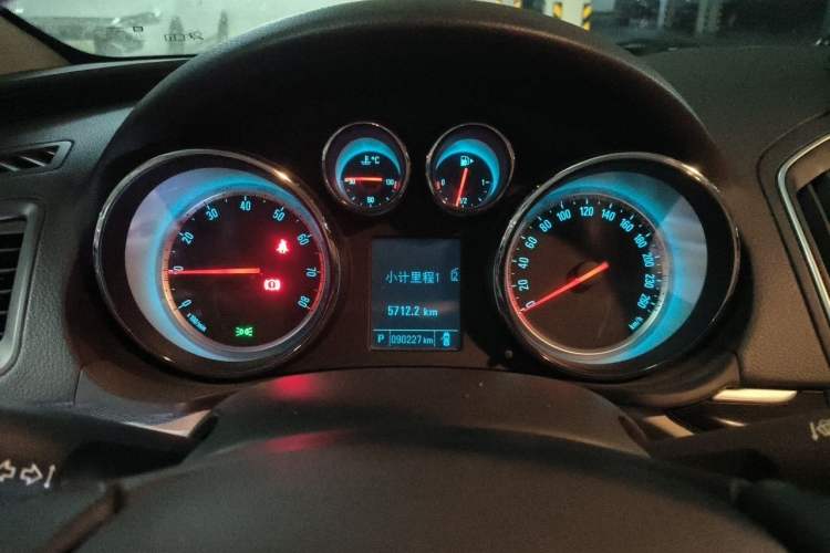 Used Buick Regal 2015 2.0L Leading Fashion Edition Instrument Cluster