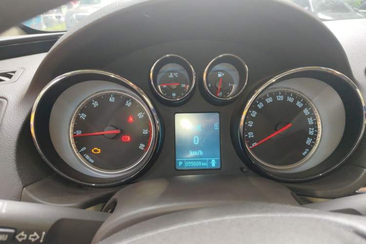 Used Buick Regal 2015 2.0L Leading Fashion Edition Instrument Cluster