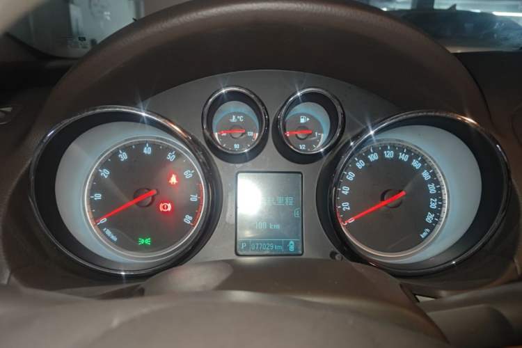 Used Buick Regal 2015 2.0L Leading Fashion Edition Instrument Cluster