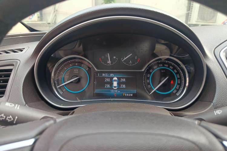 Used Buick Regal 2015 2.0L Elite Fashion Edition Instrument Cluster