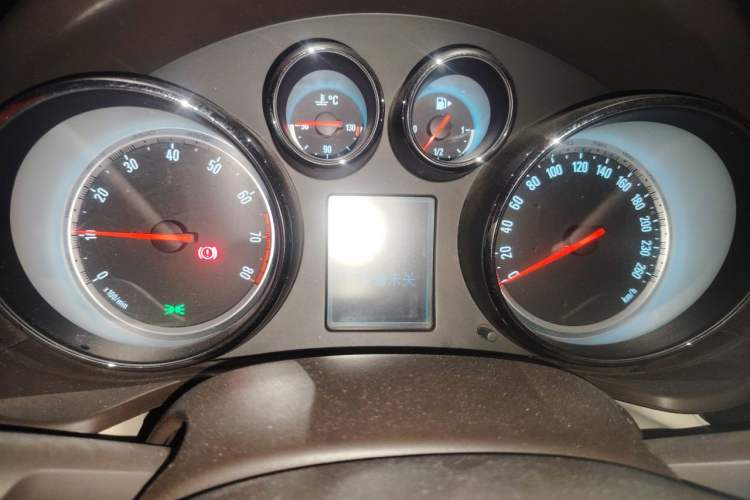 Used Buick Regal 2015 2.0L Leading Fashion Edition Instrument Cluster