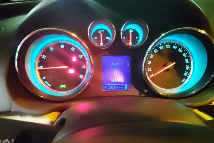 Used Buick Regal 2015 2.0L Leading Fashion Edition Instrument Cluster