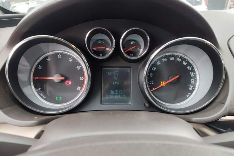 Used Buick Regal 2015 2.0L Leading Fashion Edition Instrument Cluster