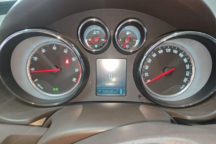 Used Buick Regal 2015 2.0L Leading Fashion Edition Instrument Cluster