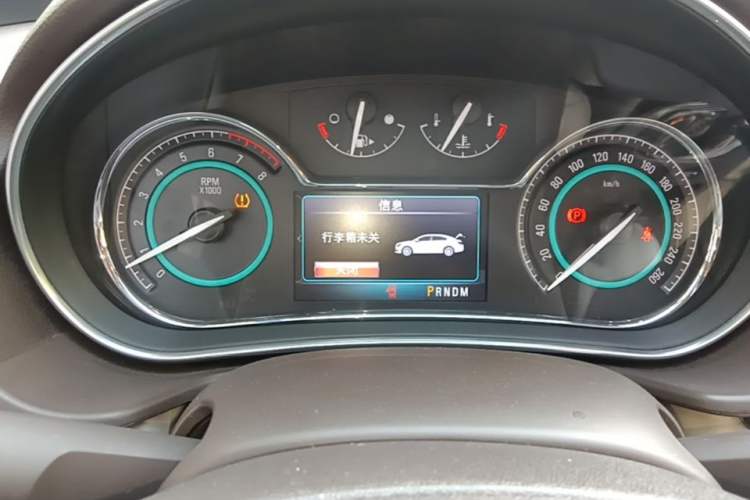 Used Buick Regal 2015 2.0L Elite Fashion Edition Instrument Cluster