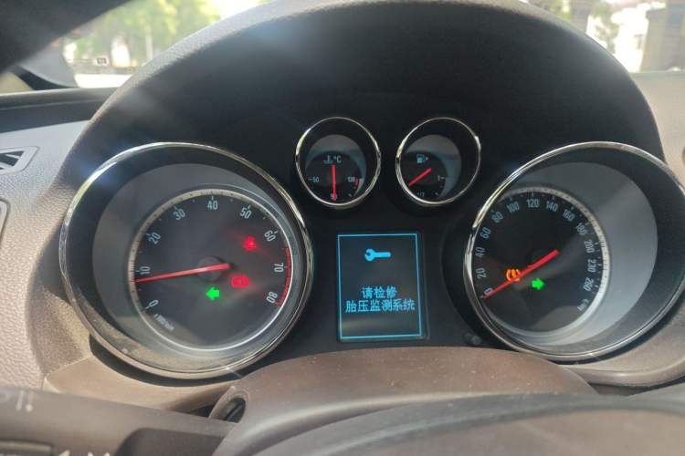 Used Buick Regal 2015 2.0L Leading Fashion Edition Instrument Cluster