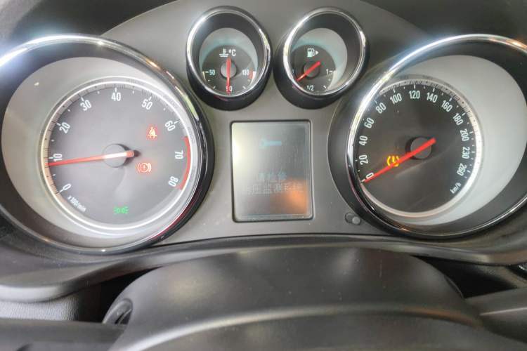 Used Buick Regal 2015 1.6T Leading Technology Model Instrument Cluster