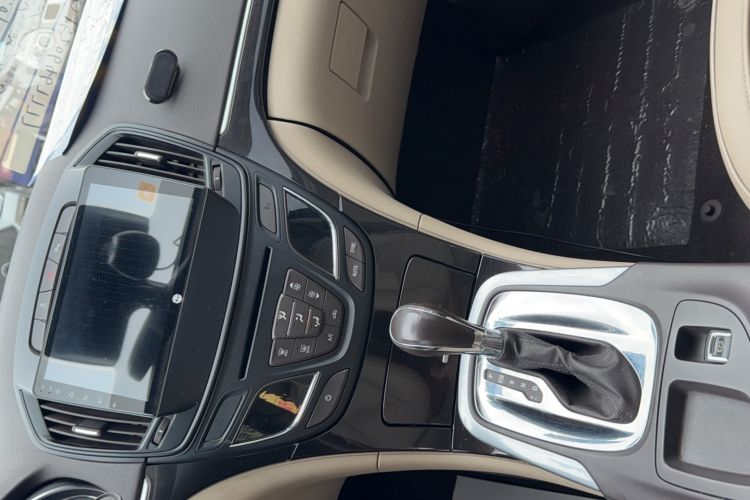 Used Buick Regal 2015 2.0L Elite Fashion Edition Interior 2