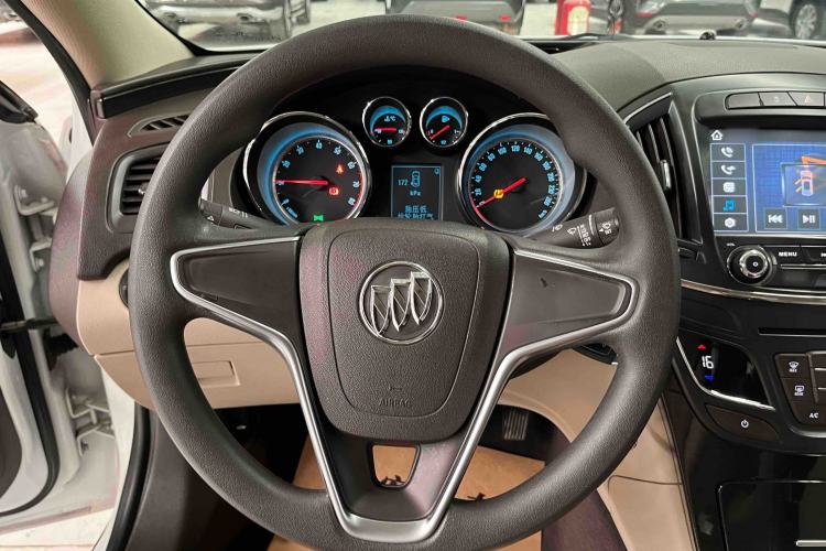 Used Buick Regal 2015 2.0L Leading Fashion Edition Interior 2