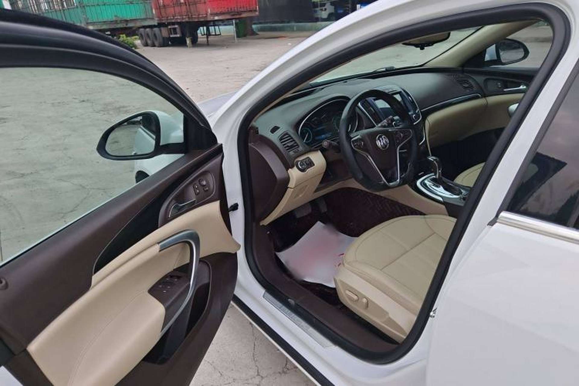 Used Buick Regal 2015 2.0L Elite Fashion Edition Interior 2