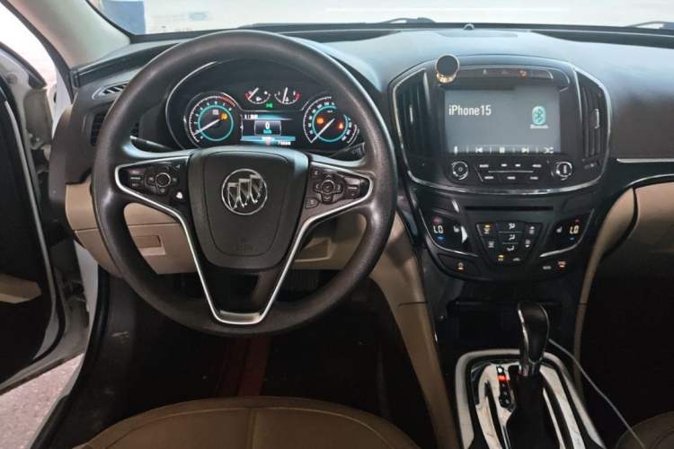 Used Buick Regal 2015 2.0L Elite Fashion Edition Interior 2