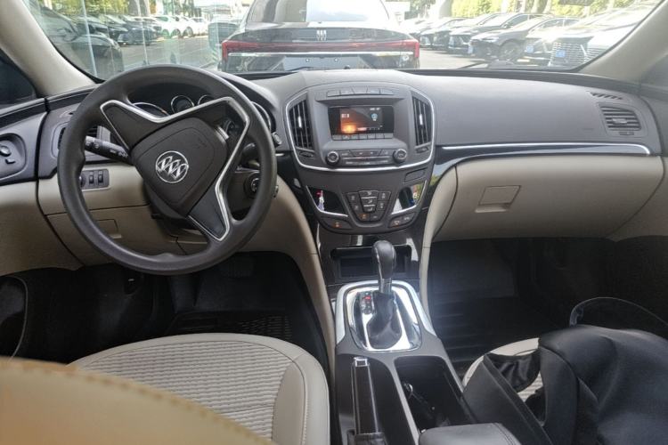 Used Buick Regal 2015 2.0L Leading Fashion Edition Interior 2