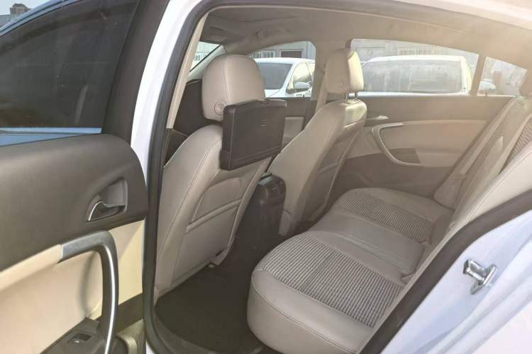 Used Buick Regal 2015 2.0L Leading Fashion Edition Interior 3