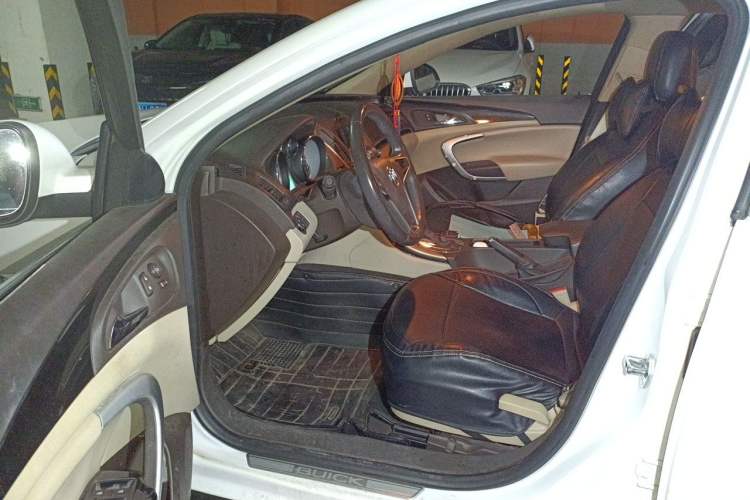 Used Buick Regal 2015 2.0L Leading Fashion Edition Interior 3