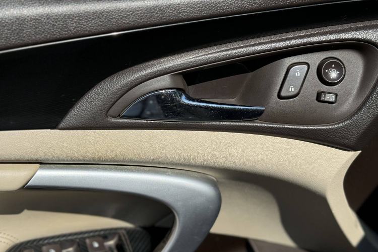 Used Buick Regal 2015 2.0L Leading Fashion Edition Interior 3