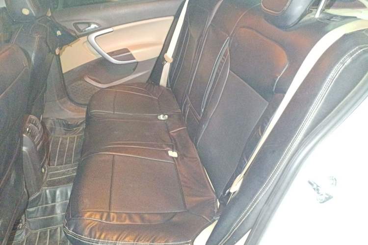 Used Buick Regal 2015 2.0L Leading Fashion Edition Interior 4