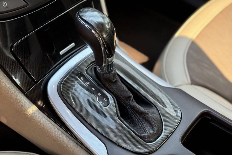 Used Buick Regal 2015 2.0L Leading Fashion Edition Interior 4