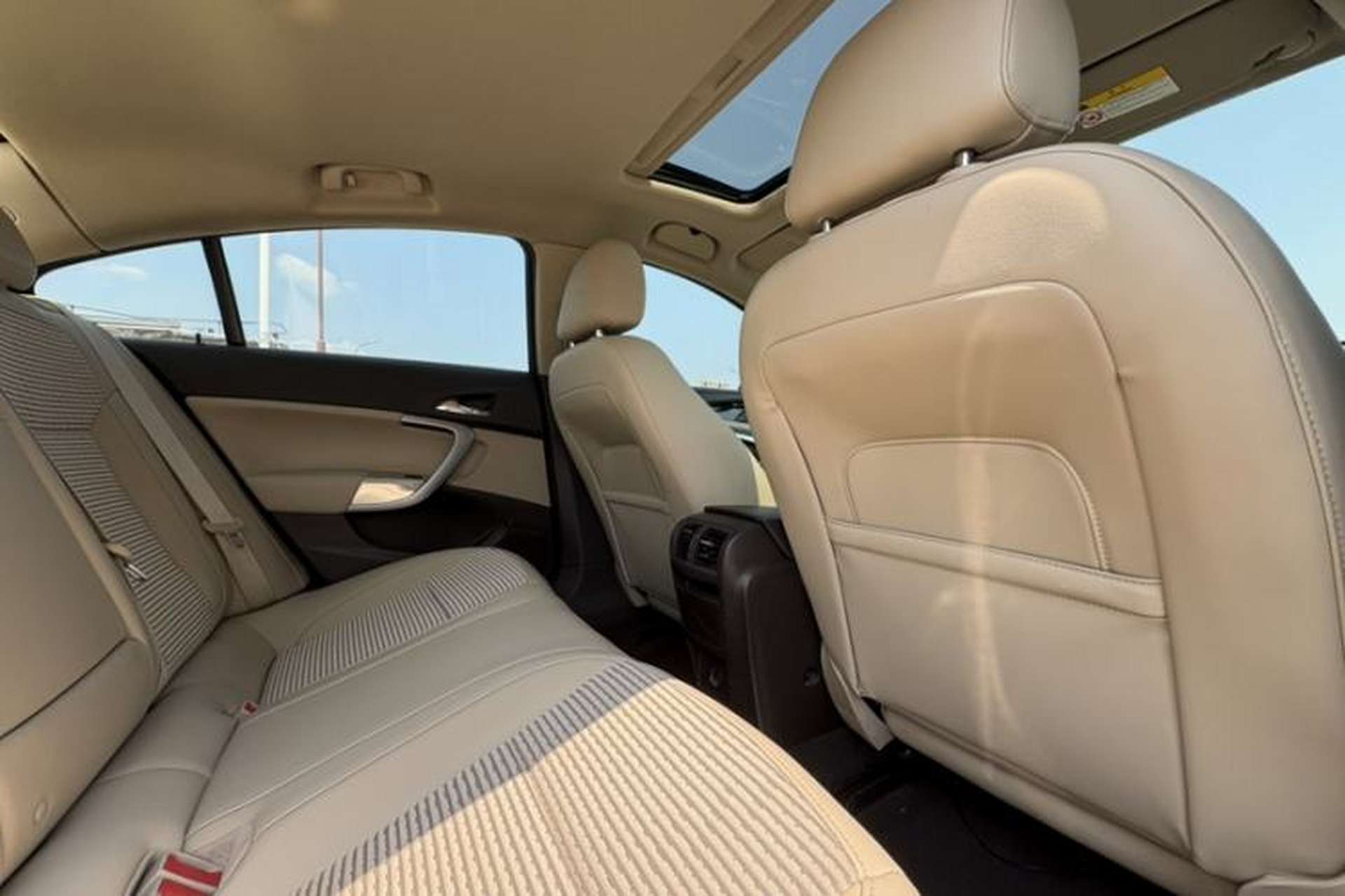 Used Buick Regal 2015 2.0L Leading Fashion Edition Interior 4