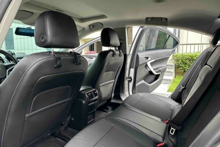 Used Buick Regal 2015 1.6T Leading Technology Model Interior 7