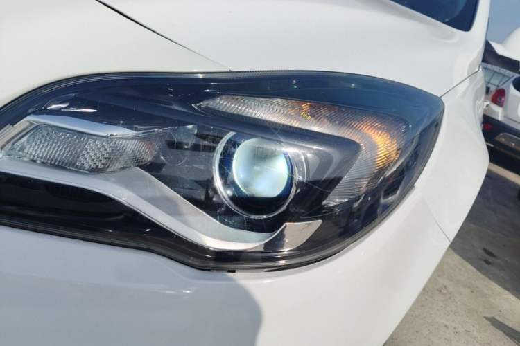 Used Buick Regal 2015 2.0L Elite Fashion Edition Left Front Headlight