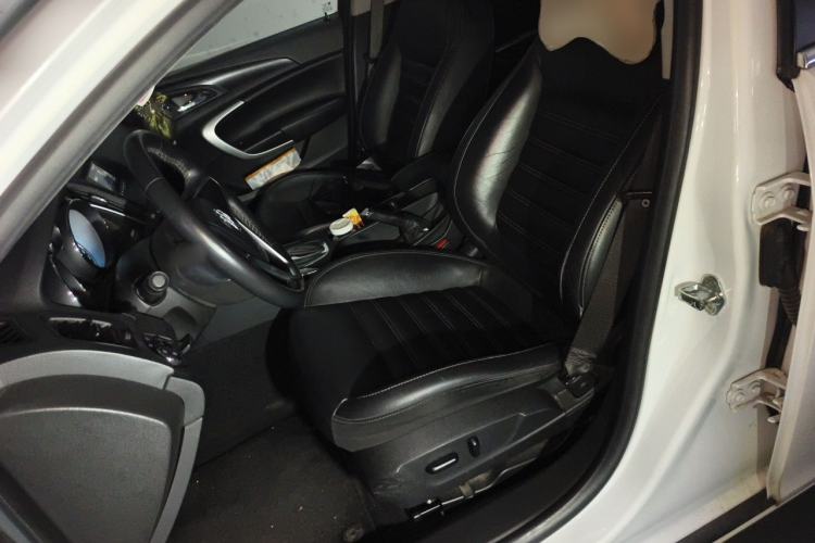 Used Buick Regal 2015 1.6T Fashion Tech Model Left Front Seat
