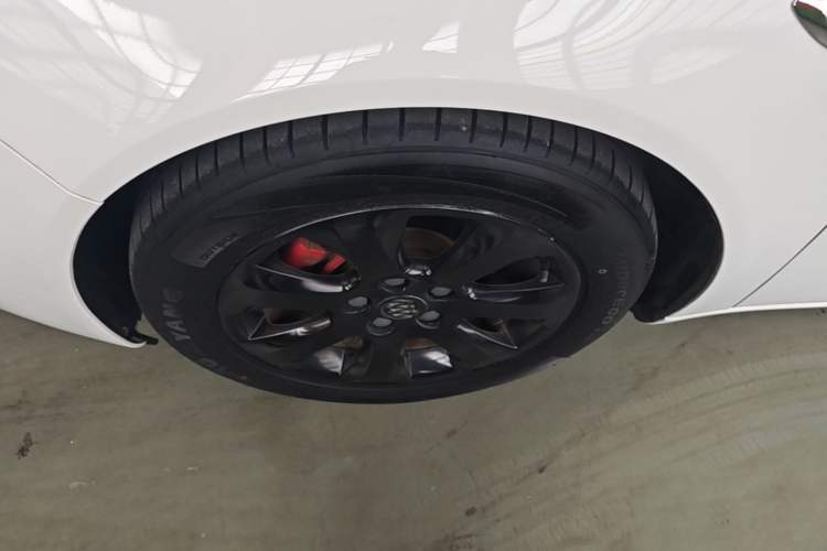 Used Buick Regal 2015 2.0L Leading Fashion Edition Left Front Wheel Hub