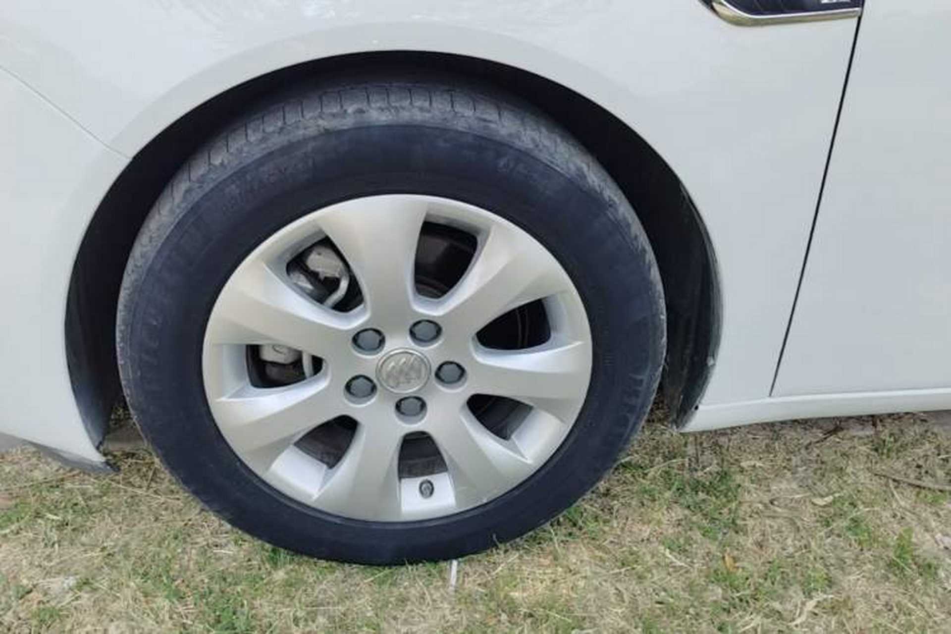 Used Buick Regal 2015 1.6T Leading Technology Model Left Front Wheel Hub