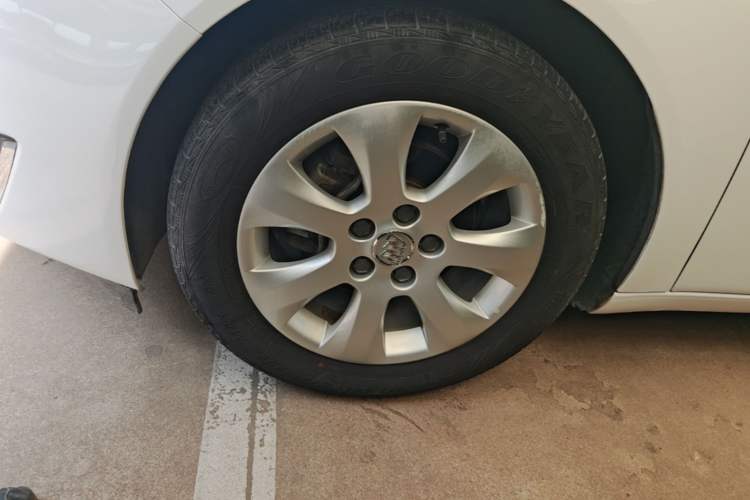 Used Buick Regal 2015 2.0L Leading Fashion Edition Left Front Wheel Hub