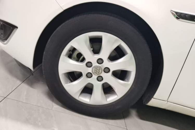 Used Buick Regal 2015 1.6T Leading Technology Model Left Front Wheel Hub