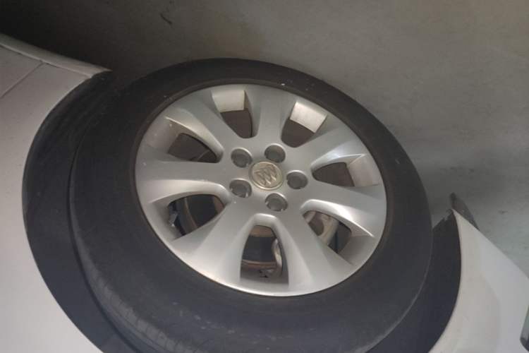 Used Buick Regal 2015 2.0L Leading Fashion Edition Left Front Wheel Hub