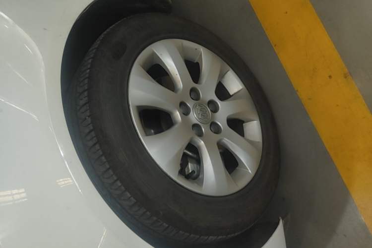 Used Buick Regal 2015 1.6T Elite Tech Model Left Front Wheel Hub
