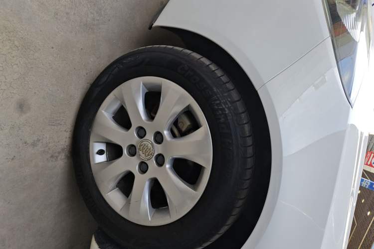 Used Buick Regal 2015 2.0L Leading Fashion Edition Left Front Wheel Hub