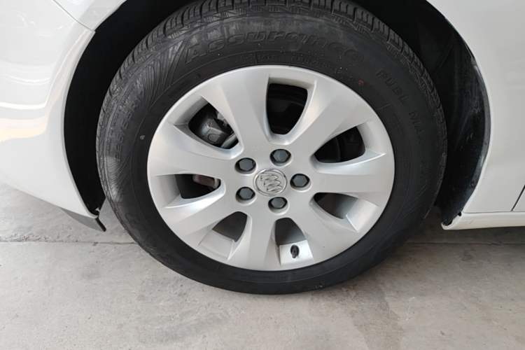 Used Buick Regal 2015 2.0L Leading Fashion Edition Left Front Wheel Hub