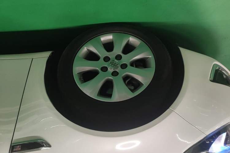 Used Buick Regal 2015 1.6T Elite Tech Model Left Front Wheel Hub