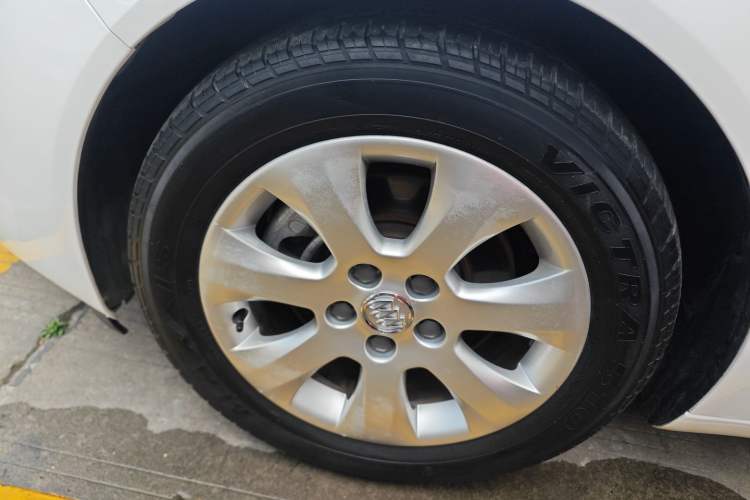 Used Buick Regal 2015 1.6T Leading Technology Model Left Front Wheel Hub