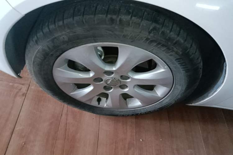 Used Buick Regal 2015 2.0L Elite Fashion Edition Left Front Wheel Hub